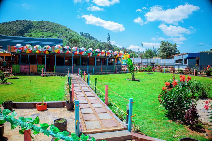HILLSIDE HOTEL AND SAFARI TOURS LTD