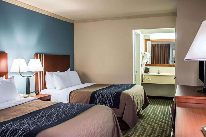 1 King Bed (1 of 6)