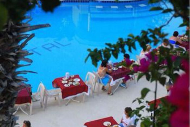 Dining 15 of 20