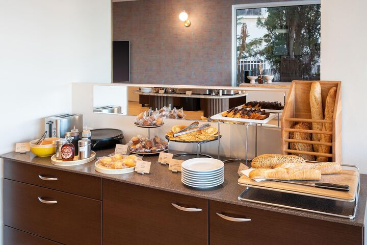 Breakfast/Coffee Service 81 of 93