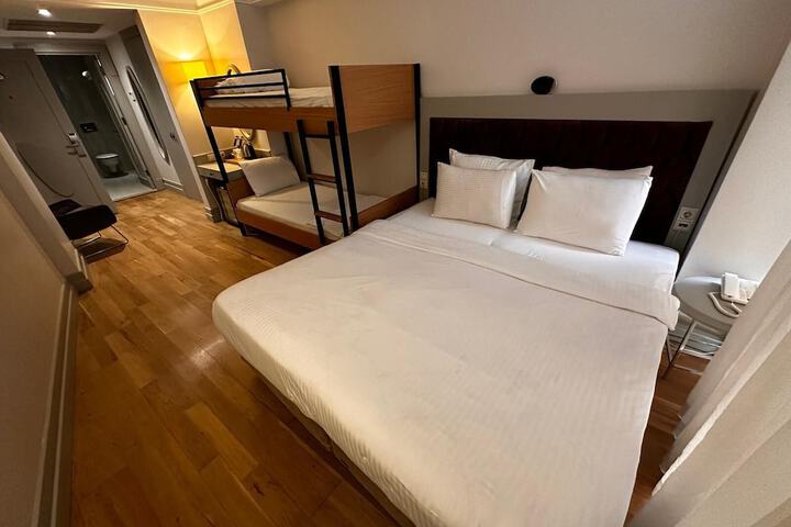 Room 16 of 70