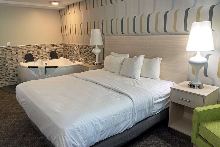 1 King Bed (1 of 16)