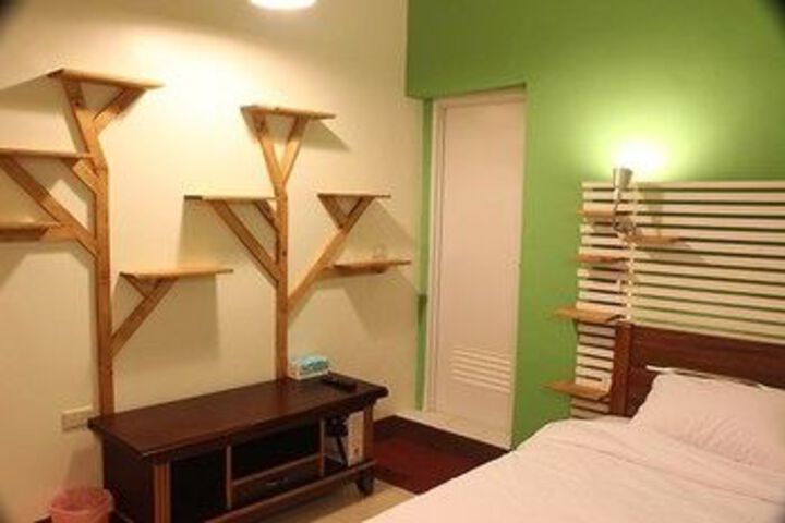 Room 3 of 33