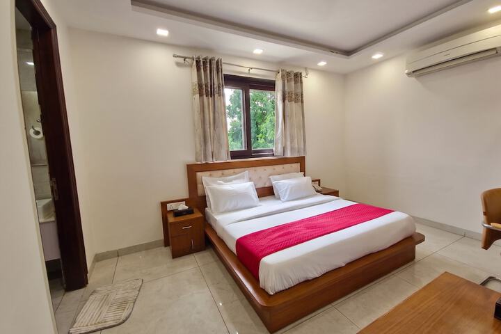 Room 4 of 37