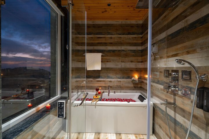 Hot Tub 61 of 76