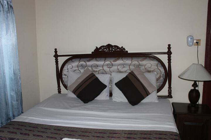 Room 6 of 65