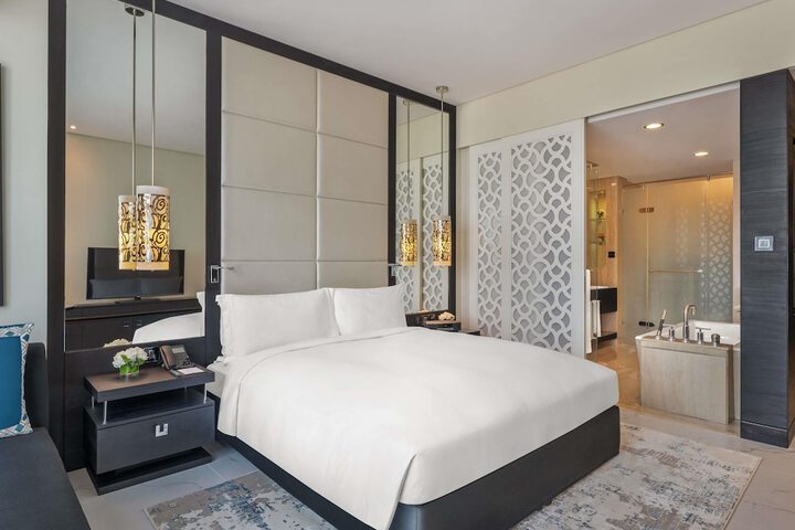 Room 10 of 173