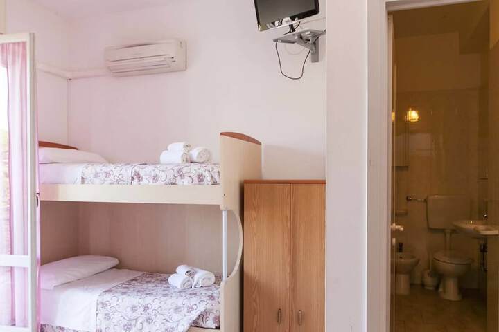 Room 4 of 58