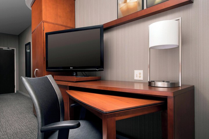 Room 8 of 32