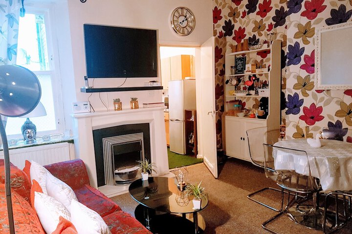 private home. Entry byard free parking.
