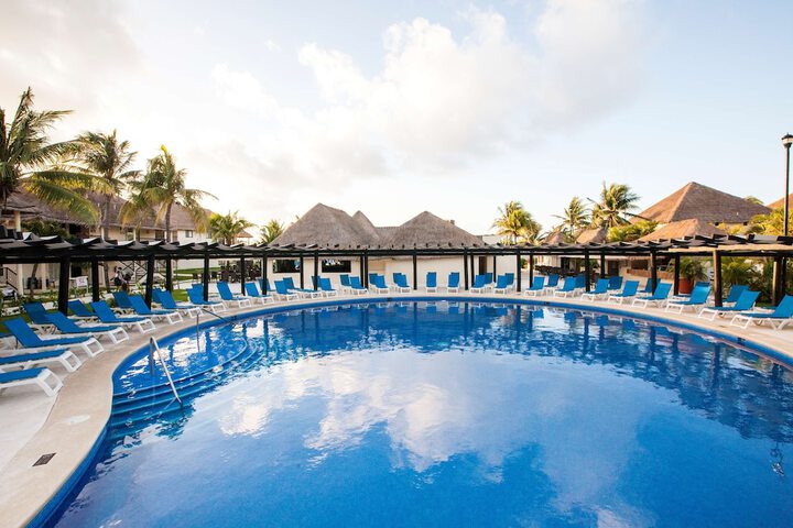 Hotel Pool