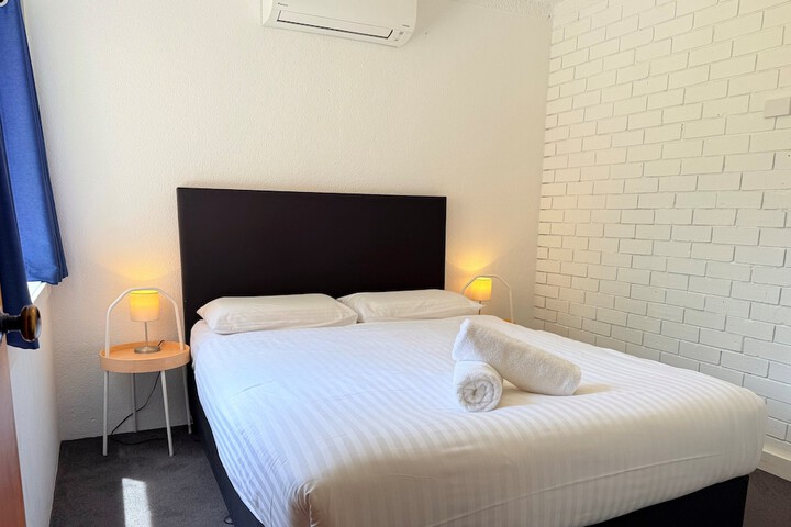 Room 17 of 74