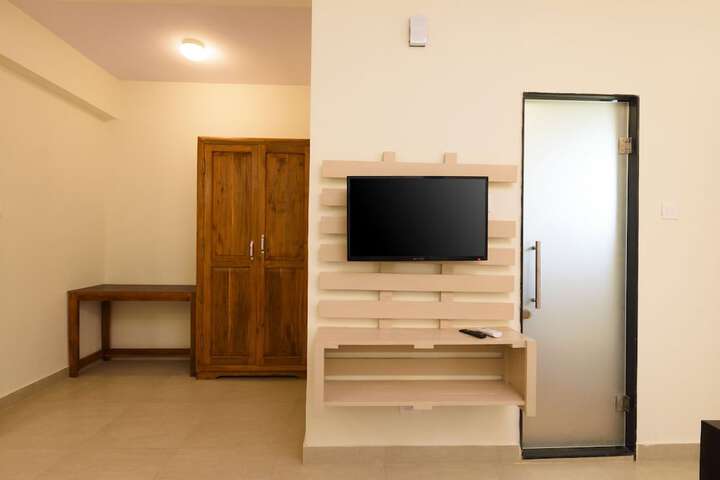 Room 13 of 30