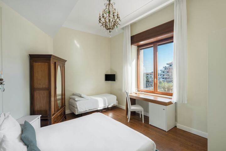 Room 32 of 66