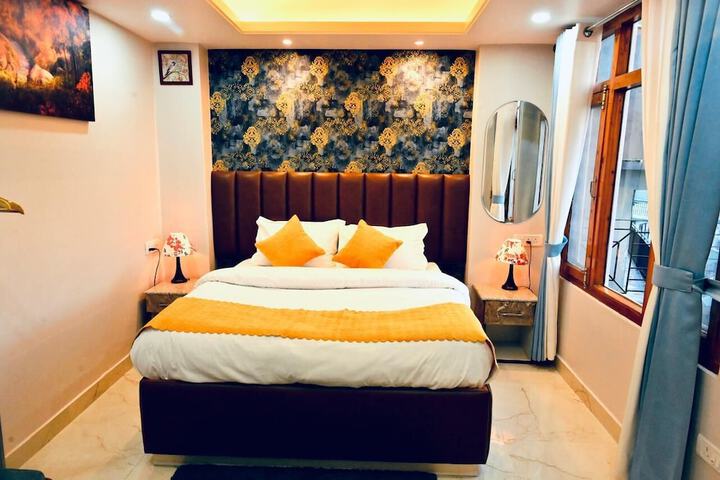 Room 10 of 26
