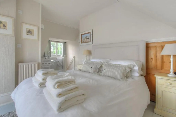 Room 4 of 15