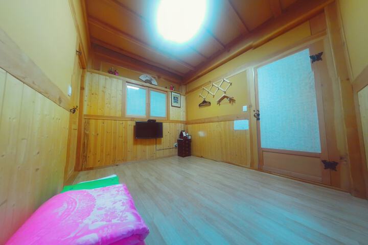 Room 16 of 57