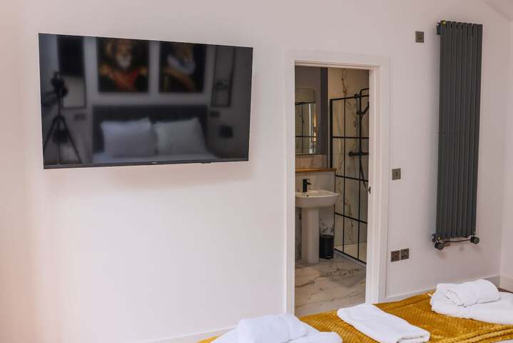 Room 14 of 33