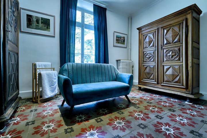 Room 12 of 104