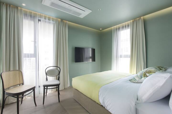 Room 6 of 34