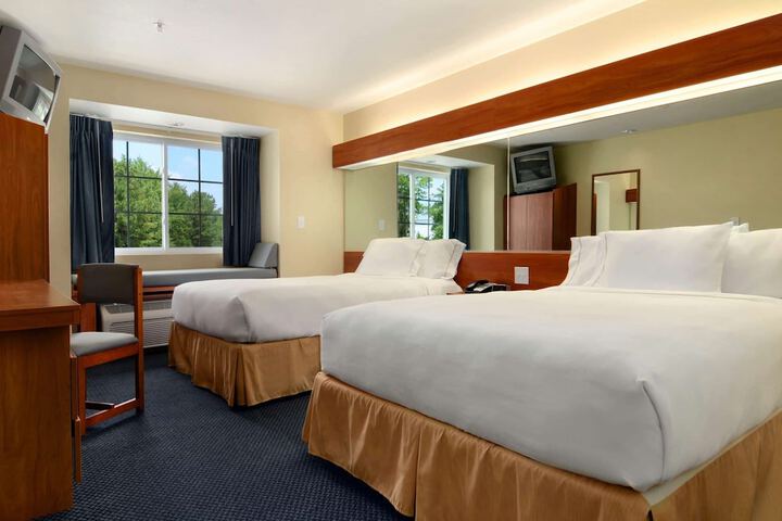 Room 4 of 9