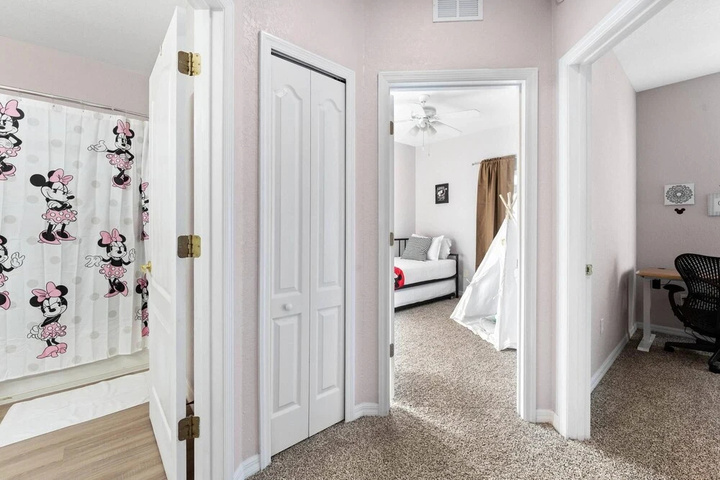 Room 4 of 11