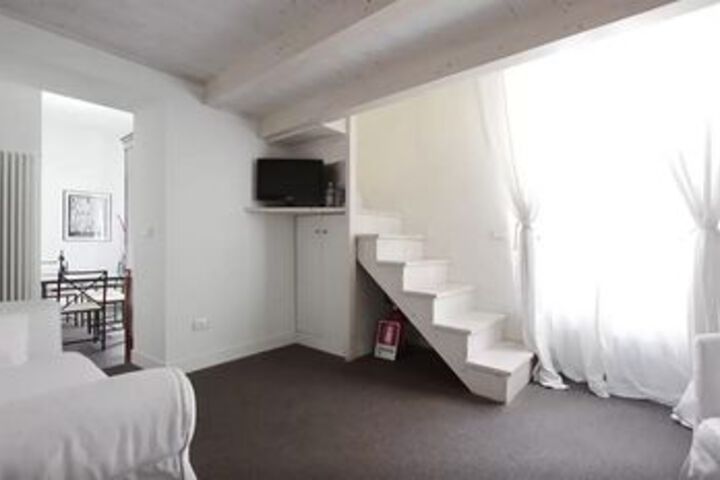 Room 15 of 32
