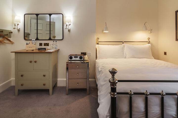 Room 3 of 75
