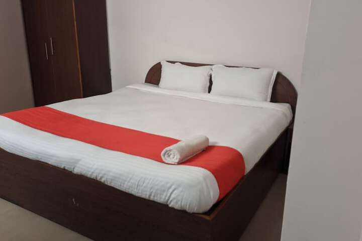 Room 5 of 9