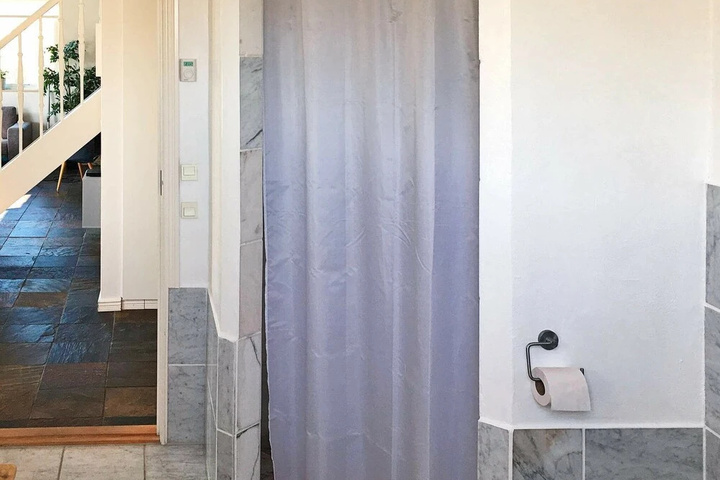 Room 8 of 21