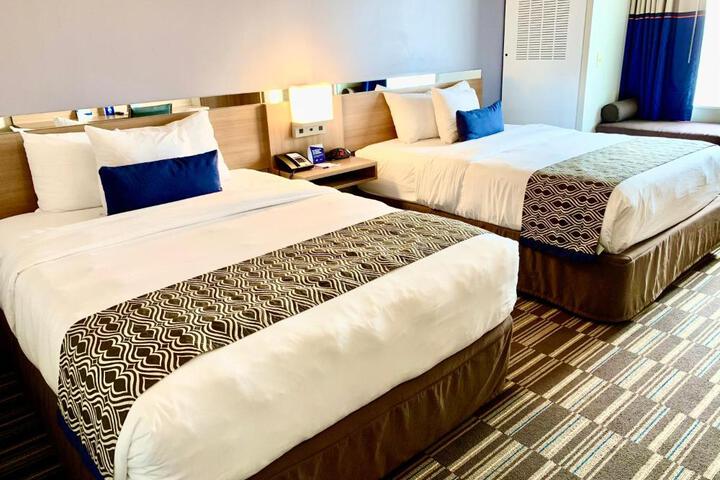 2 Queen Beds (9 of 14)