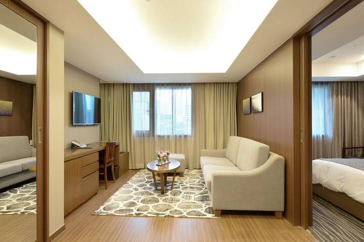 Room 44 of 79