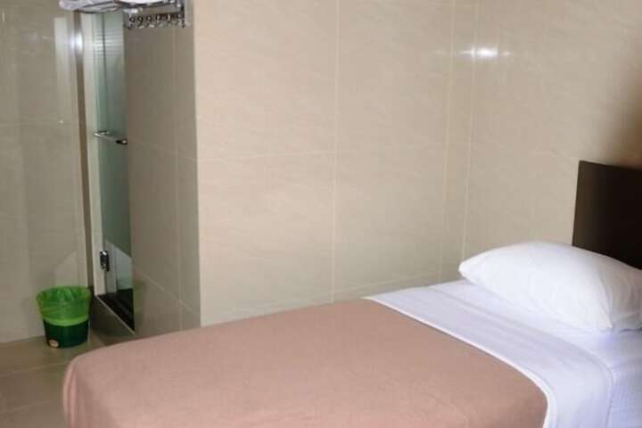 Room 10 of 19