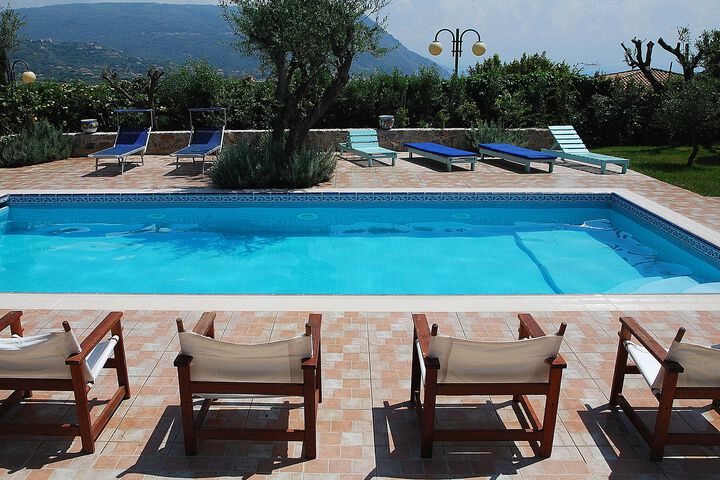 Pool 5 of 8