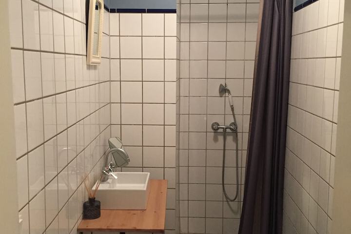 Room 16 of 23