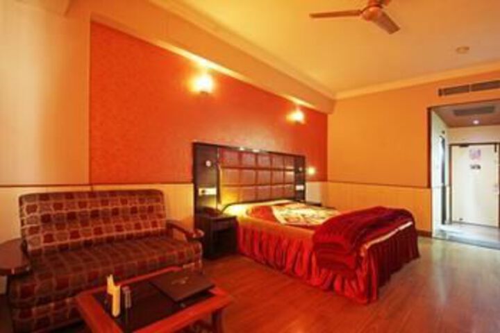 Room 10 of 29