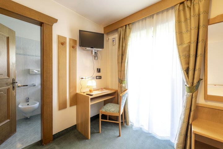 Room 9 of 36