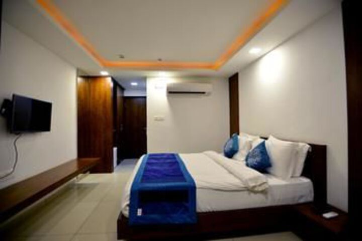 OYO Premium Circuit House Vadodara
