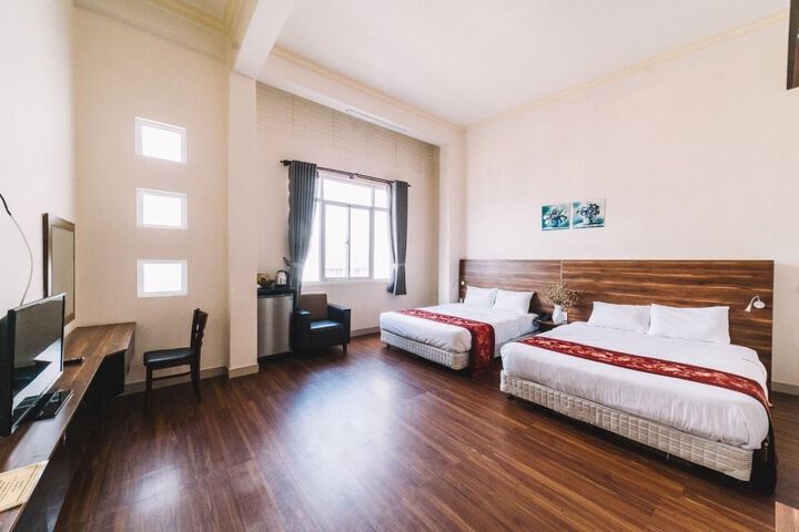 Room 5 of 13