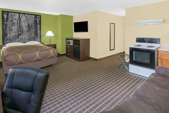 1 Queen Bed (4 of 9)