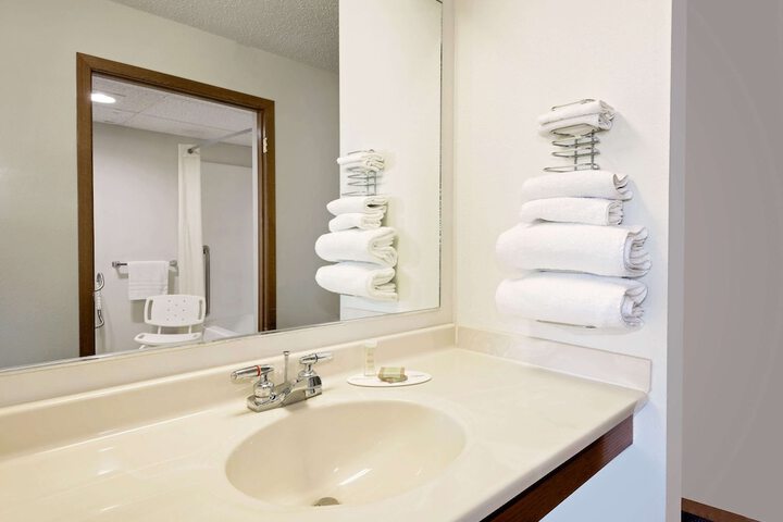1 Queen Bed Mobility Accessible (6 of 11)