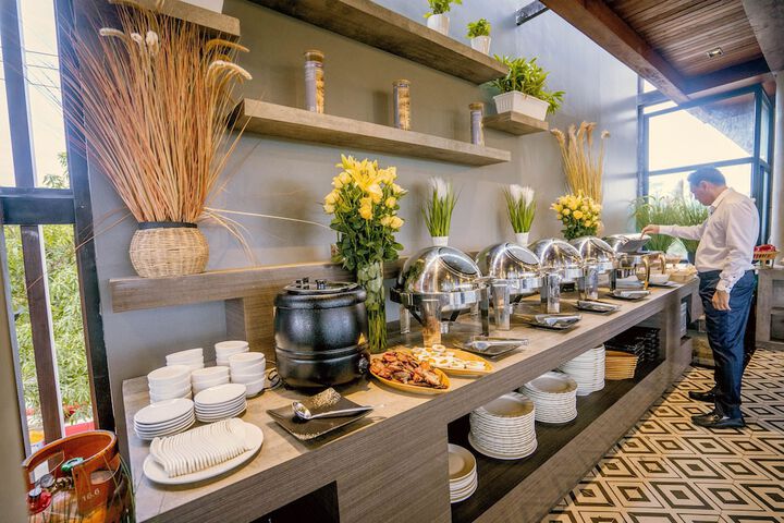 Breakfast/Coffee Service 159 of 198