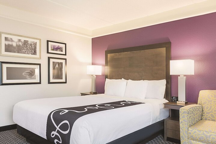 1 King Bed (6 of 17)