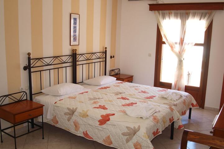 Room 3 of 65