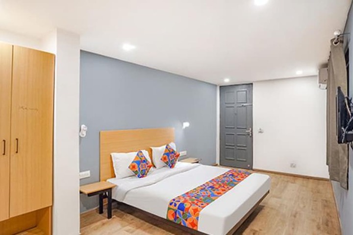 FabHotel Noida Grand