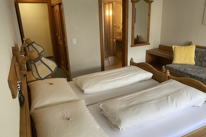 Room 8 of 37