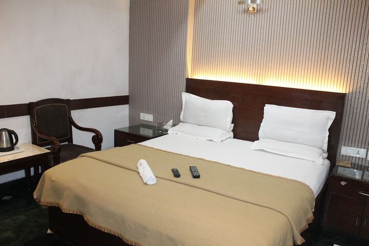Room 3 of 20