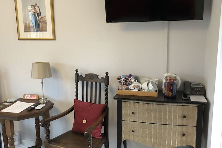 Room 27 of 58