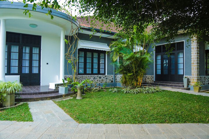 Hotel Exterior 75 of 83