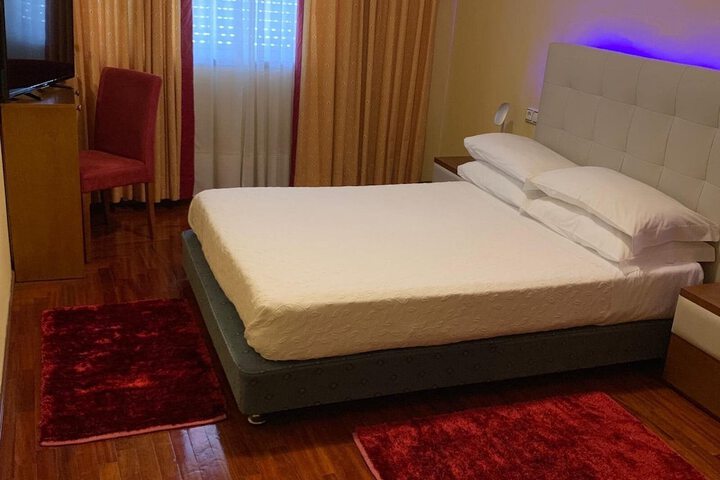 Room 8 of 19